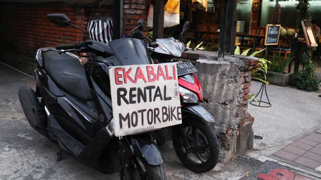 街角のバイクレンタル