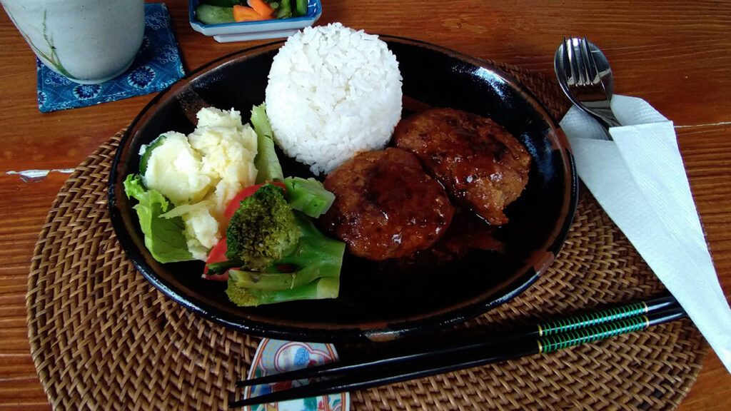 アタのランチョンマットとランチ